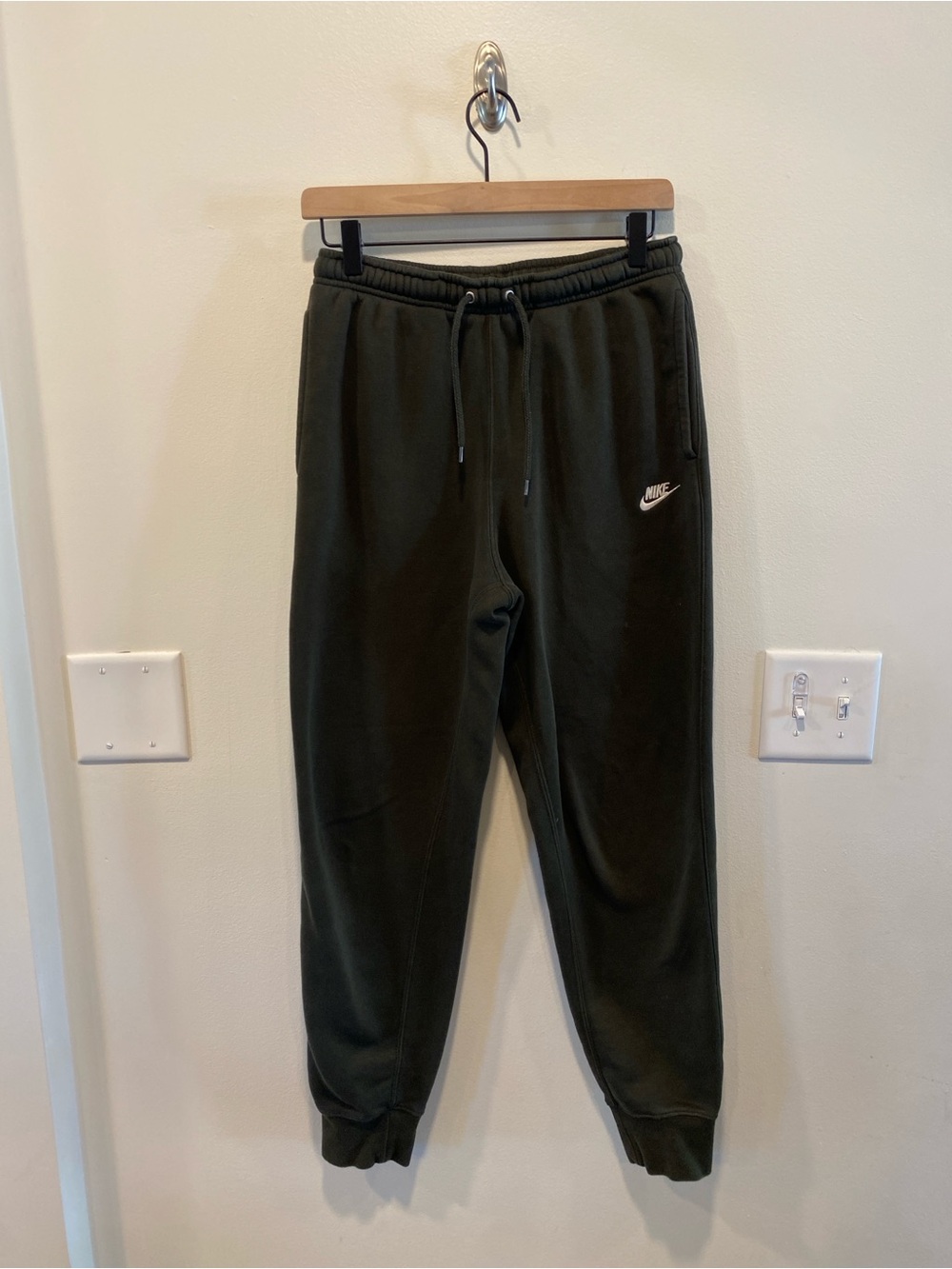 Nike Mens Sportswear Club Fleece Joggers size small sweatpants olive green